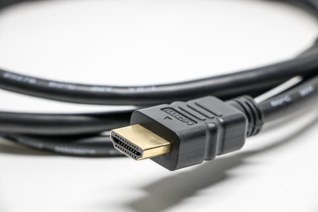 https://cloud.markethubtz.com/StorePics/64002bab3ea1fc6c2e15645d/hdmi cable.jpg