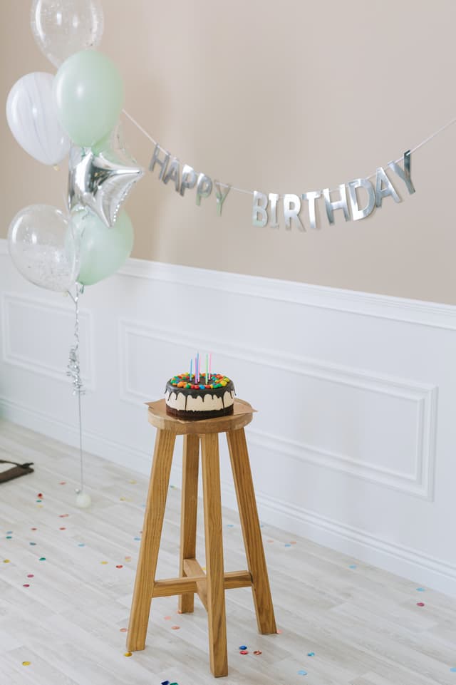 https://cloud.markethubtz.com/StorePics/650dd79d928050abaab4f30f/birthday-decor.jpg